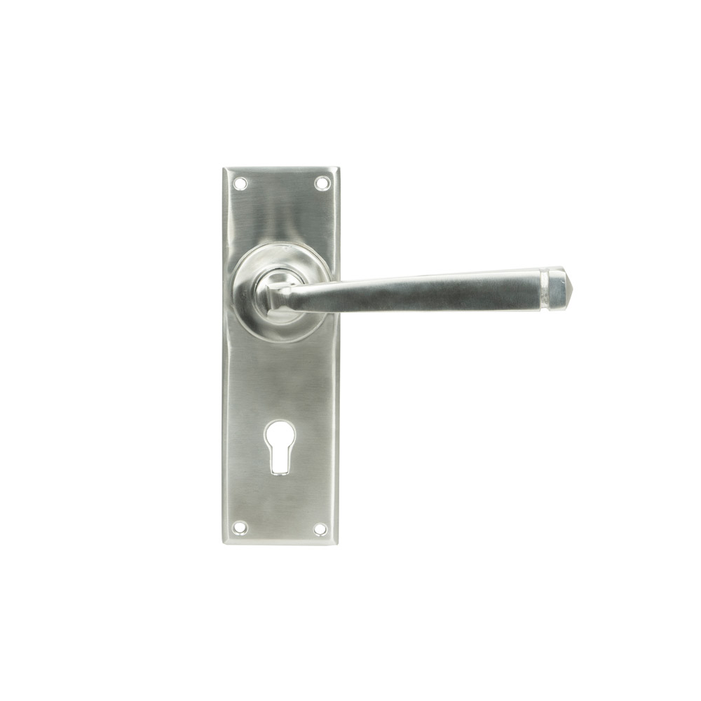 From the Anvil Marine 316 Stainless Steel Avon Lever Lock Set - Satin